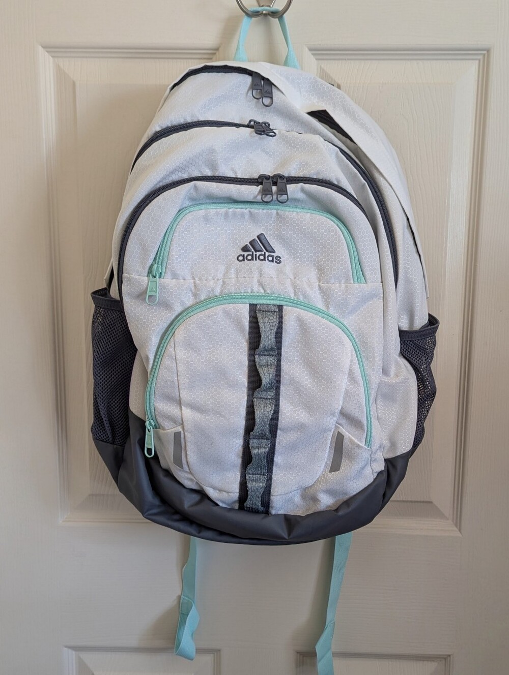 Adidas White Grey Backpack Tons Of Room Comfy Straps & Pockets Pockets Pockets